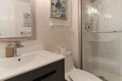 Купить кондоминиум в Халландейл-Бич, Флорида 2 спальни, 111.48м2, № 1981010 - фото 19