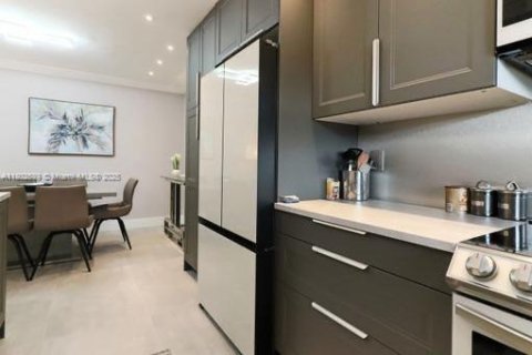 Купить кондоминиум в Халландейл-Бич, Флорида 2 спальни, 111.48м2, № 1981010 - фото 21