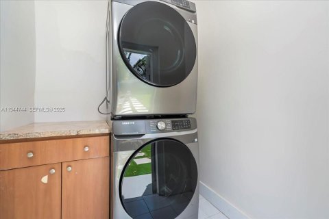 Купить виллу или дом в Майами, Флорида 3 спальни, 110.74м2, № 2152833 - фото 15