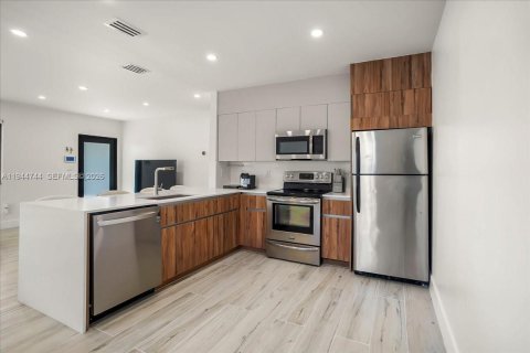 Купить виллу или дом в Майами, Флорида 3 спальни, 110.74м2, № 2152833 - фото 13