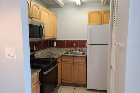 Condo in Sarasota, Florida, 1 bedroom № 2213896 - photo 3