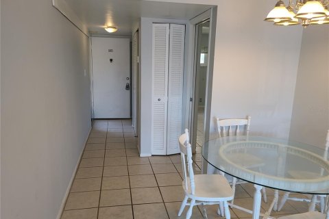 Condo in Sarasota, Florida, 1 bedroom № 2213896 - photo 8