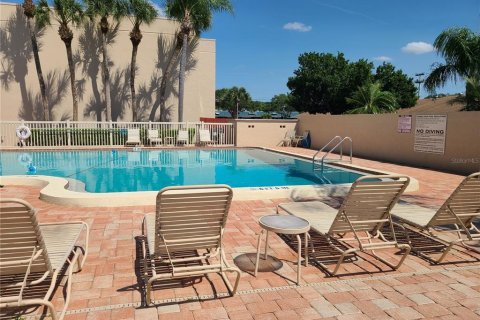 Condo in Sarasota, Florida, 1 bedroom № 2213896 - photo 16