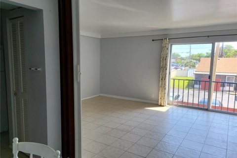 Condo in Sarasota, Florida, 1 bedroom № 2213896 - photo 4