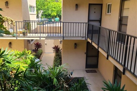 Condo in Sarasota, Florida, 1 bedroom № 2213896 - photo 12
