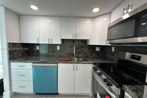 Copropriété à louer à Miami, Floride: 2 chambres, 78.97 m2 № 1987288 - photo 3