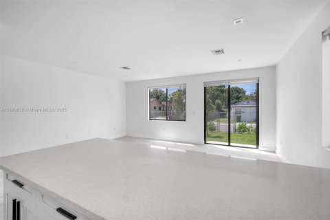 Touwnhouse à louer à Hallandale Beach, Floride: 3 chambres, 174.93 m2 № 1933339 - photo 4