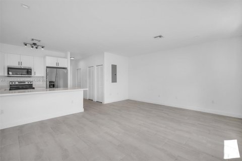 Touwnhouse à louer à Hallandale Beach, Floride: 3 chambres, 174.93 m2 № 1933339 - photo 19