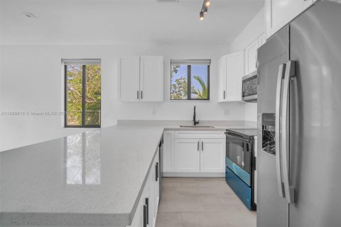Touwnhouse à louer à Hallandale Beach, Floride: 3 chambres, 174.93 m2 № 1933339 - photo 16