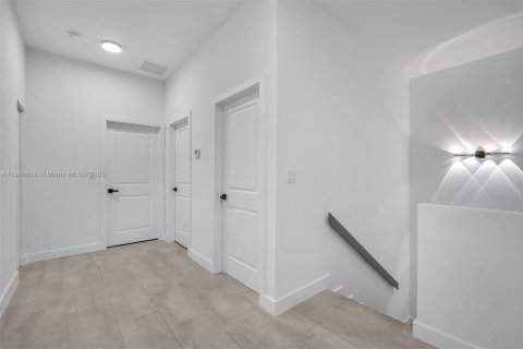 Touwnhouse à louer à Hallandale Beach, Floride: 3 chambres, 174.93 m2 № 1933339 - photo 11