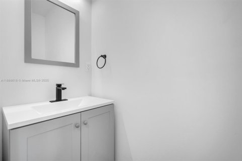 Touwnhouse à louer à Hallandale Beach, Floride: 3 chambres, 174.93 m2 № 1933339 - photo 6