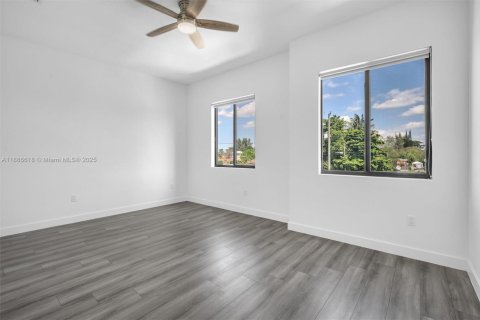 Touwnhouse à louer à Hallandale Beach, Floride: 3 chambres, 174.93 m2 № 1933339 - photo 7