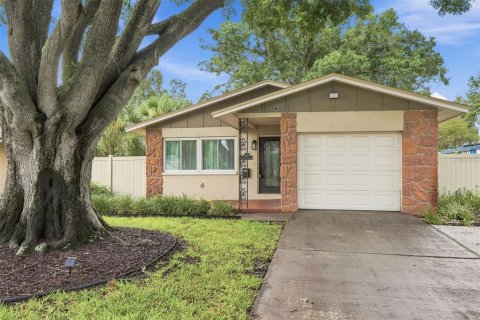Villa ou maison à Saint Petersburg, Floride 3 chambres, 101.73 m2 № 2207275