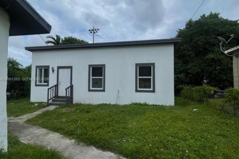 House in Miami, Florida 4 bedrooms, 120.77 sq.m. № 2067632