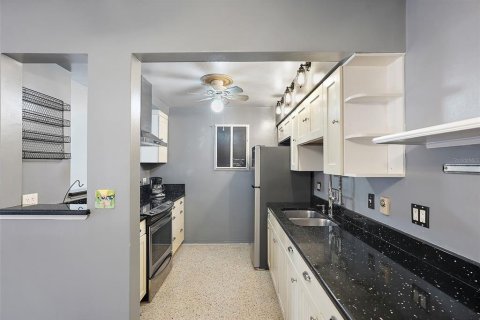 Купить кондоминиум в Сент-Пит-Бич, Флорида 4 комнаты, 77.57м2, № 1622163 - фото 9