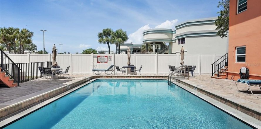 Condo à Saint Pete Beach, Floride, 2 chambres № 1622163