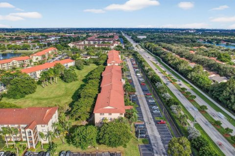 Copropriété à vendre à Pembroke Pines, Floride: 1 chambre, 87.33 m2 № 1970341 - photo 16