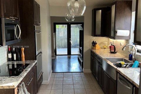 Casa en venta en Pembroke Pines, Florida, 4 dormitorios, 197.97 m2 № 2002643 - foto 10