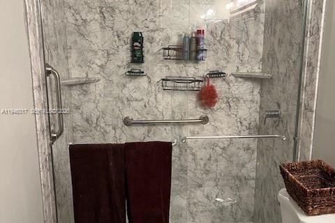 Casa en venta en Pembroke Pines, Florida, 4 dormitorios, 197.97 m2 № 2002643 - foto 15