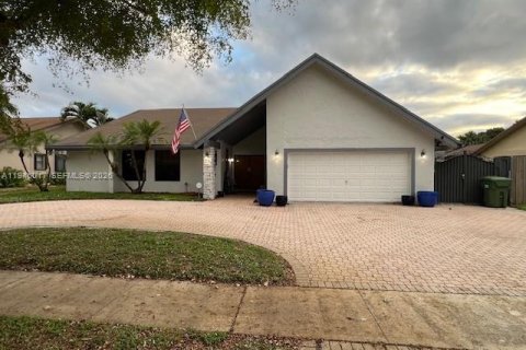 Casa en Pembroke Pines, Florida 4 dormitorios, 197.97 m2 № 2002643