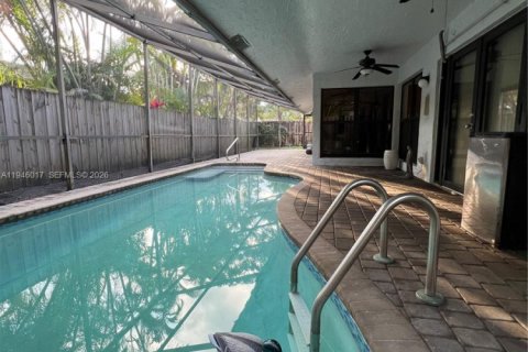 Casa en venta en Pembroke Pines, Florida, 4 dormitorios, 197.97 m2 № 2002643 - foto 16