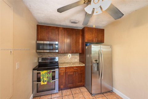 Купить виллу или дом в Корал-Гейблс, Флорида 2 спальни, 120.77м2, № 1973104 - фото 7