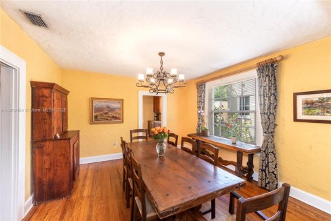 Купить виллу или дом в Корал-Гейблс, Флорида 2 спальни, 120.77м2, № 1973104 - фото 6