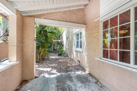 Купить виллу или дом в Корал-Гейблс, Флорида 2 спальни, 120.77м2, № 1973104 - фото 21