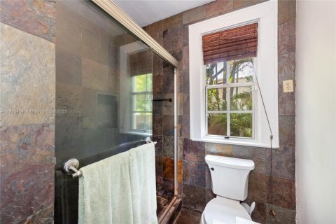 Купить виллу или дом в Корал-Гейблс, Флорида 2 спальни, 120.77м2, № 1973104 - фото 14