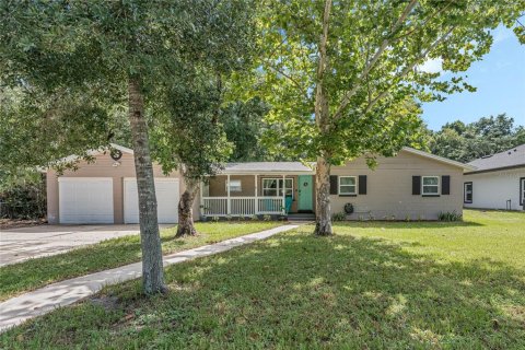 House in Lake Mary, Florida 3 bedrooms, 121.7 sq.m. № 1670607 - photo 1