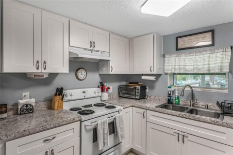 House in Lake Mary, Florida 3 bedrooms, 121.7 sq.m. № 1670607 - photo 12