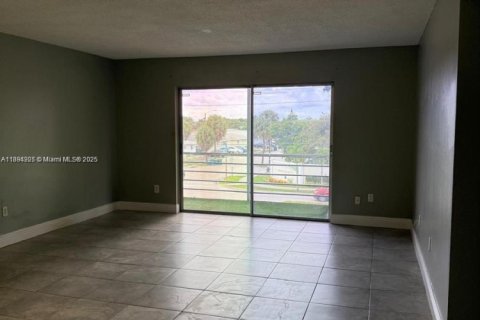 Condominio en alquiler en Lauderhill, Florida, 3 dormitorios, 111.02 m2 № 1945916 - foto 4