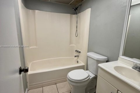 Condominio en alquiler en Lauderhill, Florida, 3 dormitorios, 111.02 m2 № 1945916 - foto 2