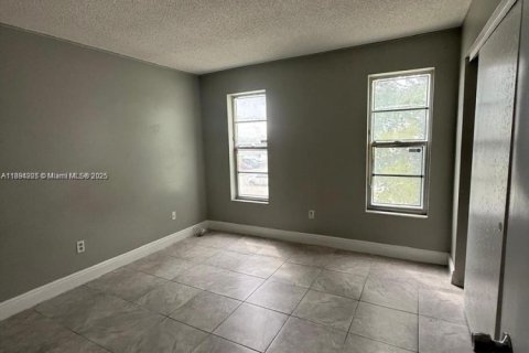 Condominio en alquiler en Lauderhill, Florida, 3 dormitorios, 111.02 m2 № 1945916 - foto 5