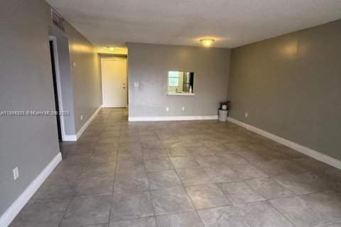 Condominio en alquiler en Lauderhill, Florida, 3 dormitorios, 111.02 m2 № 1945916 - foto 3