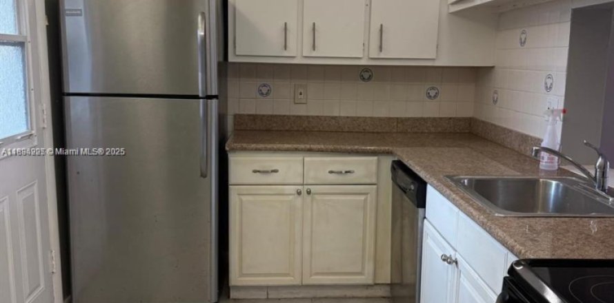 Condominio en Lauderhill, Florida, 3 dormitorios  № 1945916