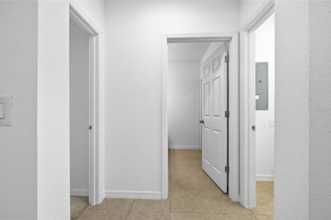 Townhouse in Davenport, Florida 4 bedrooms, 181.16 sq.m. № 2205702 - photo 23