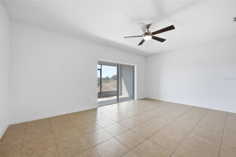 Townhouse in Davenport, Florida 4 bedrooms, 181.16 sq.m. № 2205702 - photo 5
