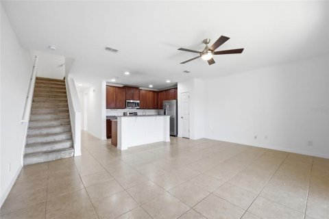 Townhouse in Davenport, Florida 4 bedrooms, 181.16 sq.m. № 2205702 - photo 15