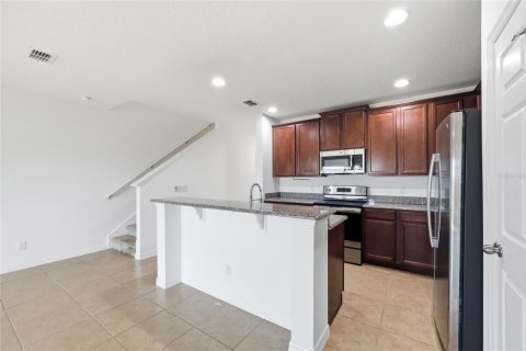 Townhouse in Davenport, Florida 4 bedrooms, 181.16 sq.m. № 2205702 - photo 18