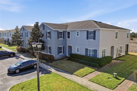 Townhouse in Davenport, Florida 4 bedrooms, 181.16 sq.m. № 2205702 - photo 13