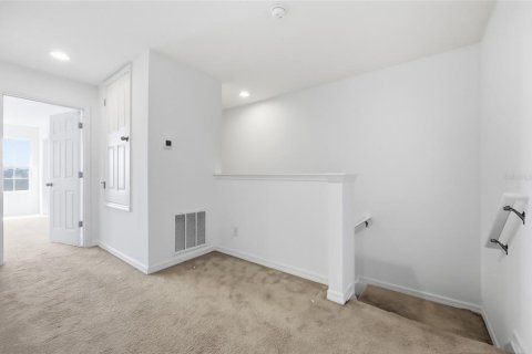 Townhouse in Davenport, Florida 4 bedrooms, 181.16 sq.m. № 2205702 - photo 21