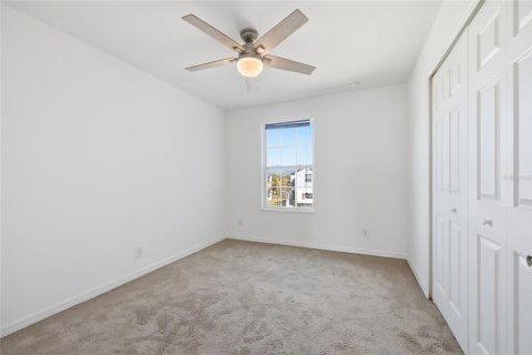 Townhouse in Davenport, Florida 4 bedrooms, 181.16 sq.m. № 2205702 - photo 25