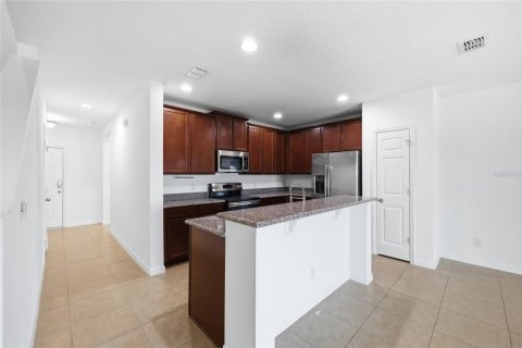 Townhouse in Davenport, Florida 4 bedrooms, 181.16 sq.m. № 2205702 - photo 17
