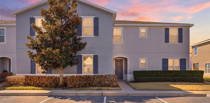 Townhouse in Davenport, Florida 4 bedrooms, 181.16 sq.m. № 2205702