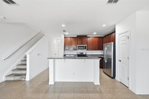 Townhouse in Davenport, Florida 4 bedrooms, 181.16 sq.m. № 2205702 - photo 4