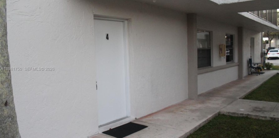 Condo in Miami, Florida, 2 bedrooms  № 2042974