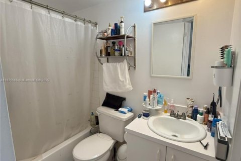 Condo in Miami Beach, Florida, 1 bedroom  № 1929483 - photo 9