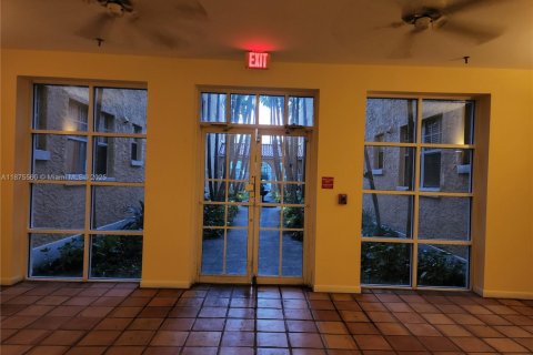 Condo in Miami Beach, Florida, 1 bedroom  № 1929483 - photo 3