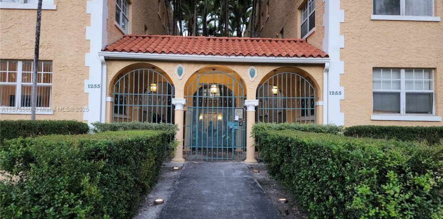 Condo in Miami Beach, Florida, 1 bedroom № 1929483